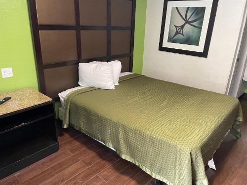 Sunrise Extended Stay Hotel - image 9