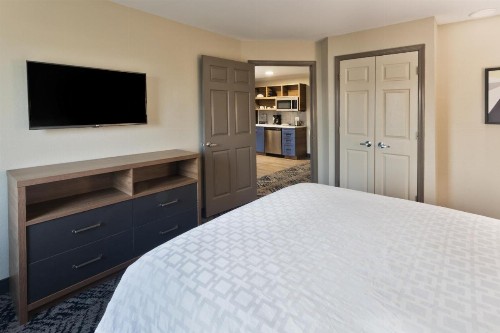 Candlewood Suites Eastchase Park an IHG Hotel - image 22
