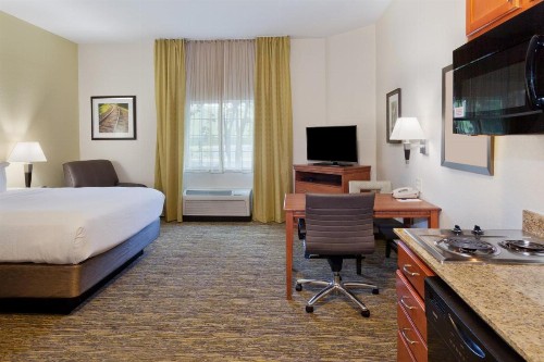 Candlewood Suites Eastchase Park an IHG Hotel - image 39