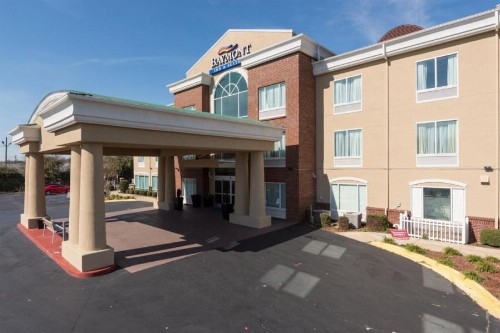 Baymont by Wyndham Montgomery South - image 9
