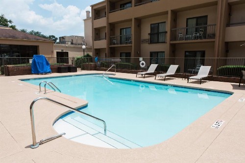 Courtyard Montgomery - image 12