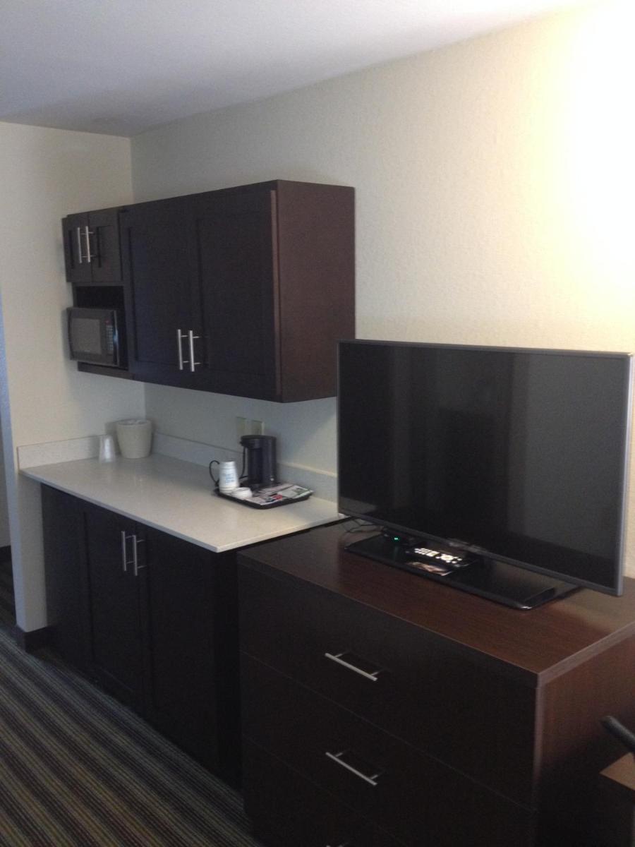 Holiday Inn Express Montgomery East I-85 an IHG Hotel - image 3
