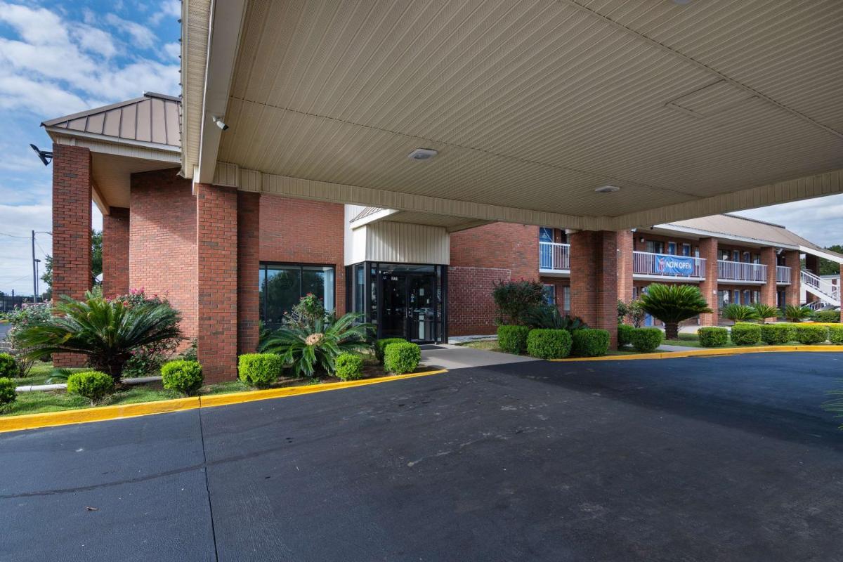Motel 6-Montgomery AL - Coliseum - image 2