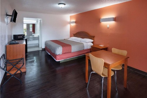 Motel 6-Montgomery AL - Coliseum - image 5