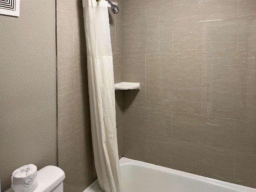 Econo Lodge Inn & Suites Montgomery - image 2