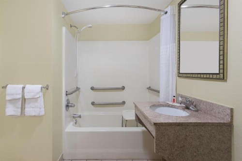 Super 8 by Wyndham Montgomery I-65 - image 11