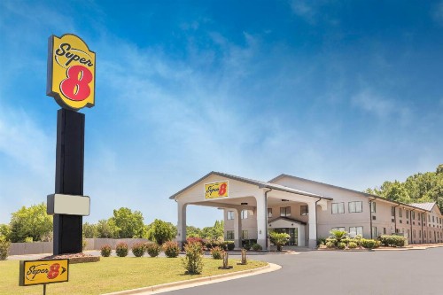 Super 8 by Wyndham Montgomery I-65 - image 2