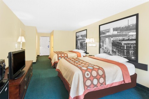 Super 8 by Wyndham Montgomery I-65 - image 9