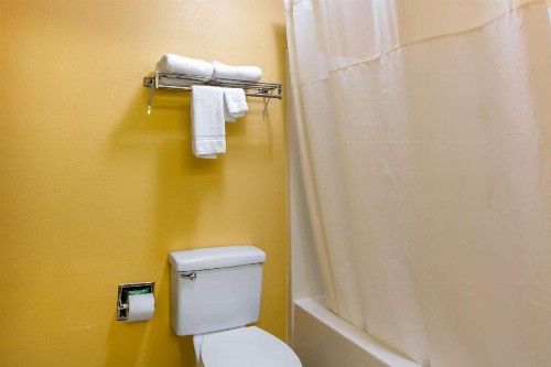 Quality Inn & Suites Montgomery East Carmichael Rd - image 21