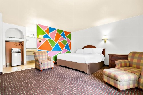 Capitol Inn and Suites - image 1