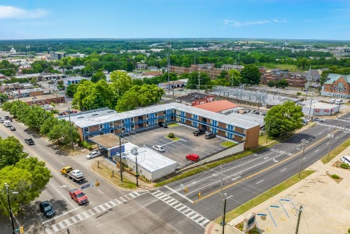 Capitol Inn and Suites - image 2