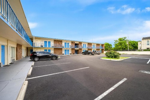 Capitol Inn and Suites - image 24
