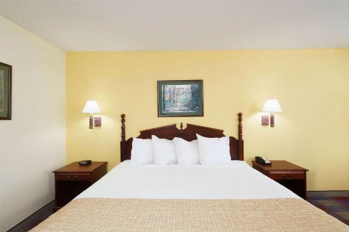 Travelodge by Wyndham Montgomery East - image 13