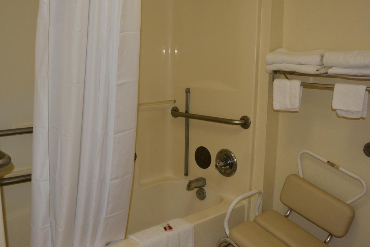 Travelodge by Wyndham Montgomery East - image 2