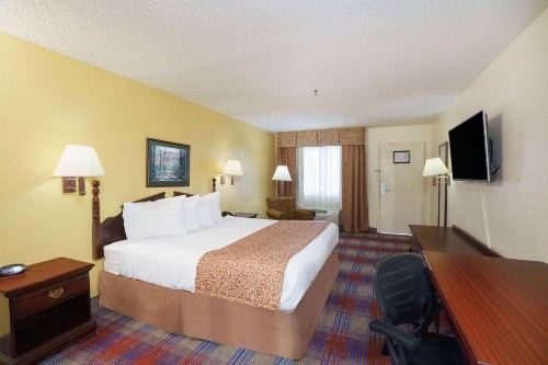 Travelodge by Wyndham Montgomery East - image 20