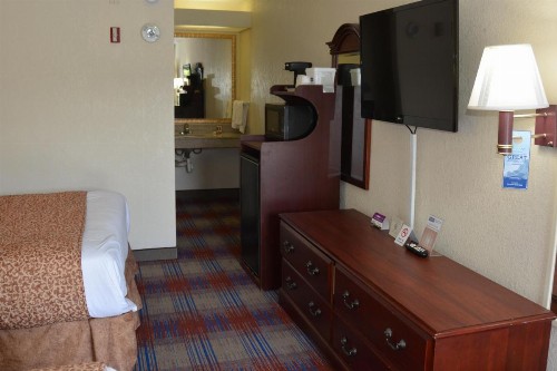 Travelodge by Wyndham Montgomery East - image 24