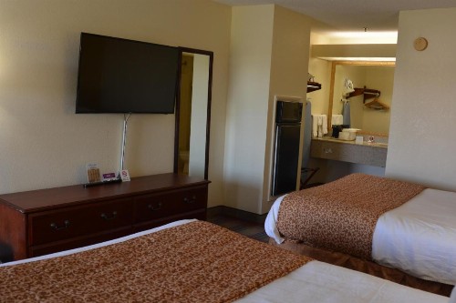 Travelodge by Wyndham Montgomery East - image 4