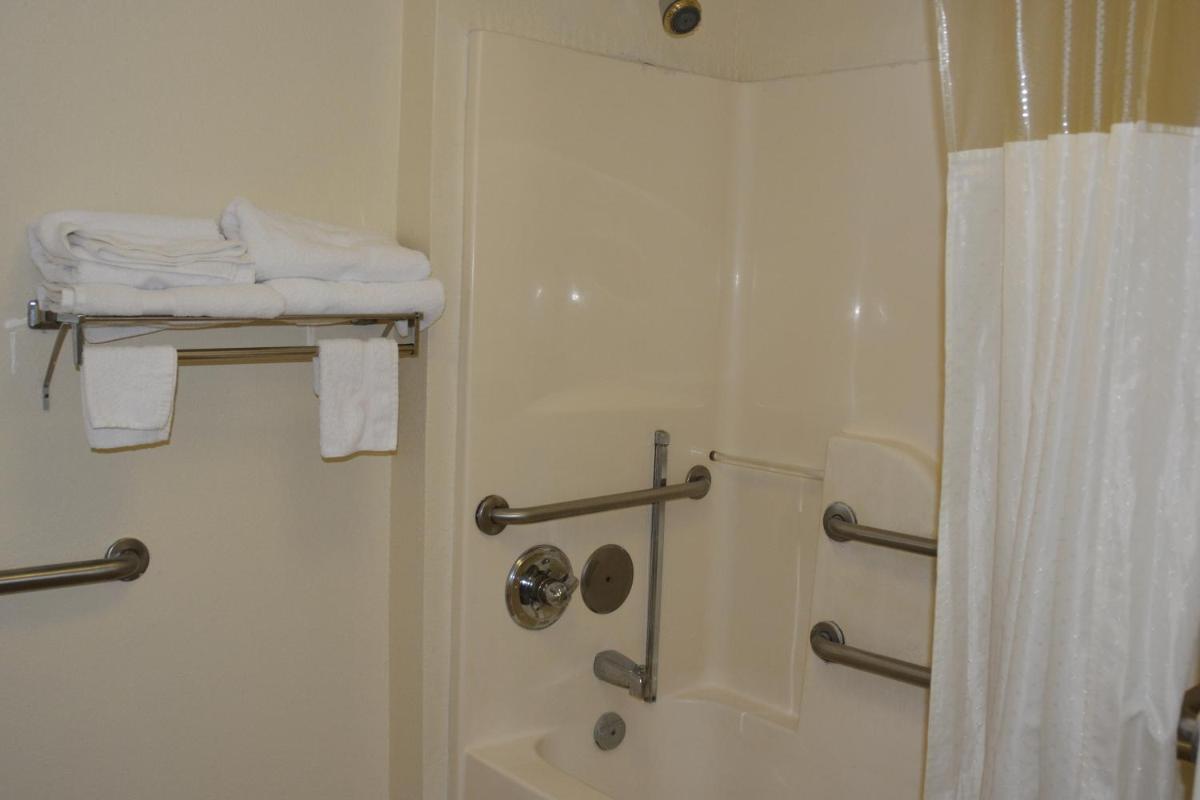Travelodge by Wyndham Montgomery East - image 5