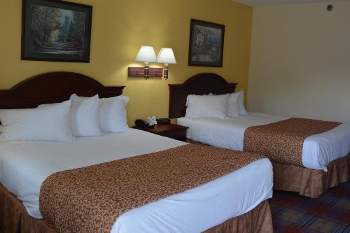 Travelodge by Wyndham Montgomery East - image 6