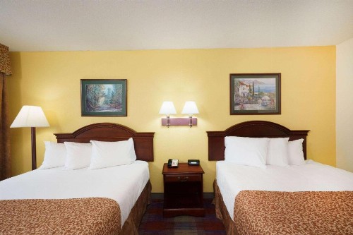 Travelodge by Wyndham Montgomery East - image 9