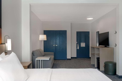 Sleep Inn & Suites East Chase - image 22