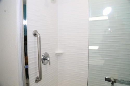La Quinta Inn & Suites by Wyndham Montgomery - image 12