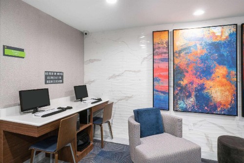 La Quinta Inn & Suites by Wyndham Montgomery - image 18