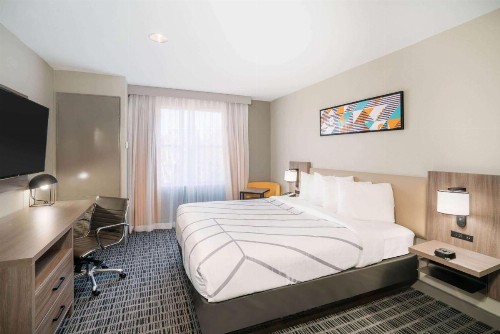 La Quinta Inn & Suites by Wyndham Montgomery - image 19
