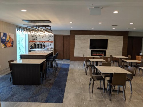 La Quinta Inn & Suites by Wyndham Montgomery - image 21