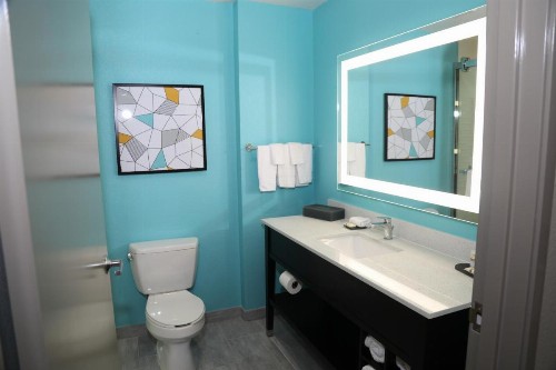 La Quinta Inn & Suites by Wyndham Montgomery - image 22