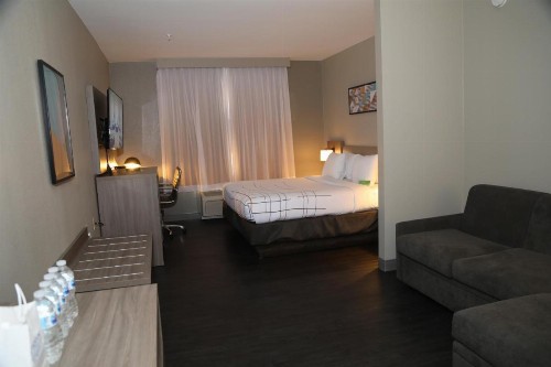 La Quinta Inn & Suites by Wyndham Montgomery - image 26