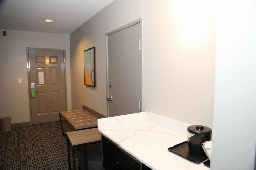 La Quinta Inn & Suites by Wyndham Montgomery - image 3