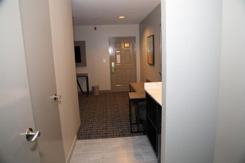 La Quinta Inn & Suites by Wyndham Montgomery - image 33