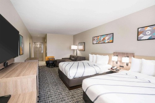 La Quinta Inn & Suites by Wyndham Montgomery - image 37