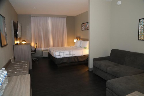 La Quinta Inn & Suites by Wyndham Montgomery - image 41