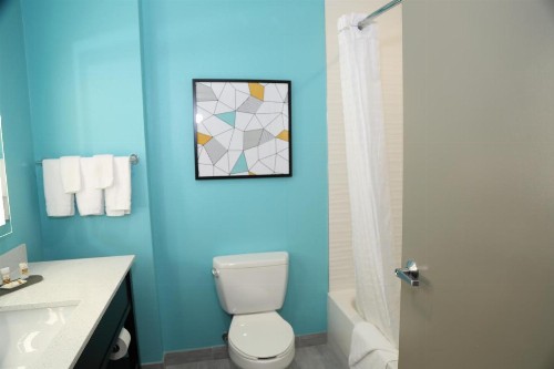La Quinta Inn & Suites by Wyndham Montgomery - image 42