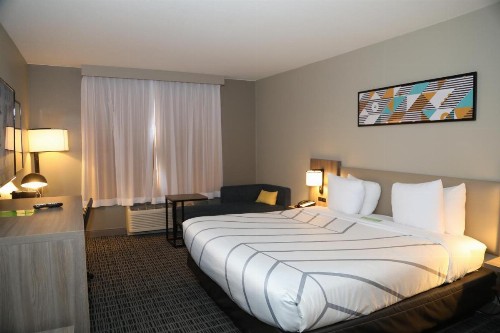 La Quinta Inn & Suites by Wyndham Montgomery - image 45