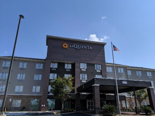 La Quinta Inn & Suites by Wyndham Montgomery - image 6