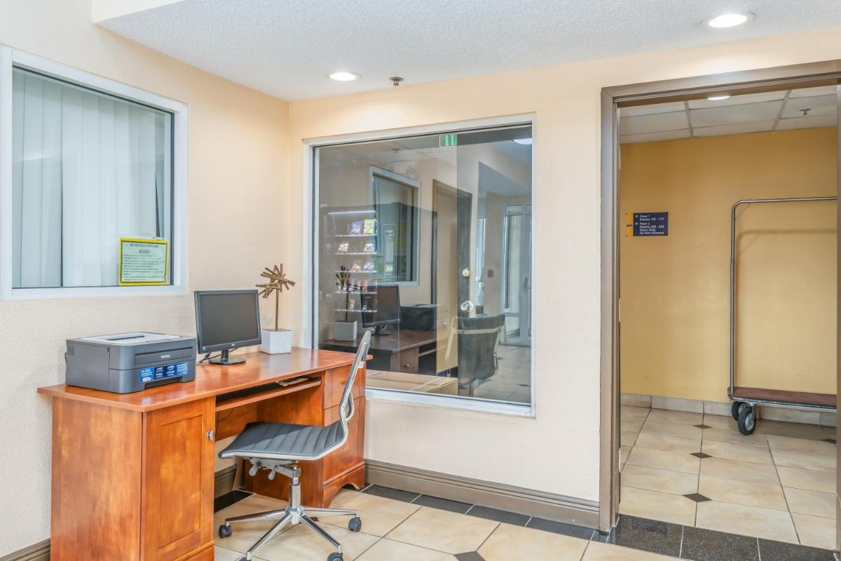 Days Inn by Wyndham Coliseum Montgomery AL - image 2