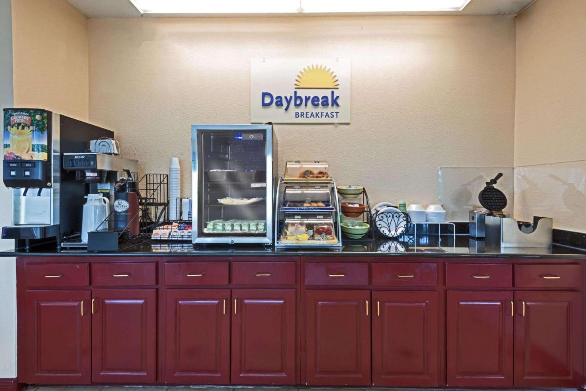 Days Inn by Wyndham Coliseum Montgomery AL - image 7