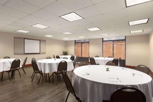 Wingate By Wyndham Montgomery - image 15