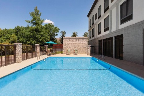 Wingate By Wyndham Montgomery - image 26