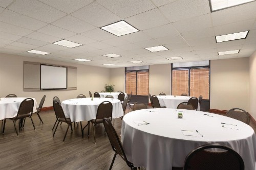 Wingate By Wyndham Montgomery - image 29