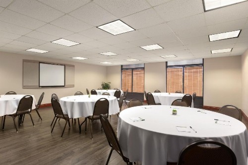 Wingate By Wyndham Montgomery - image 32