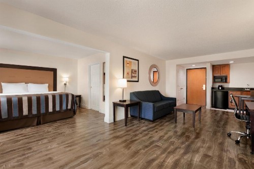 Wingate By Wyndham Montgomery - image 40