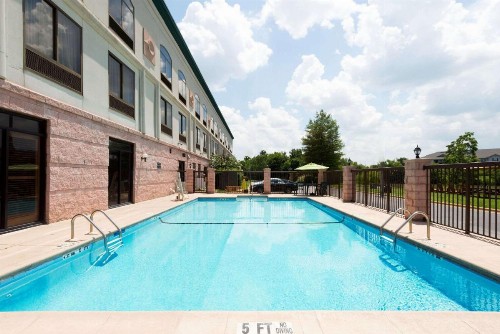 Wingate By Wyndham Montgomery - image 7