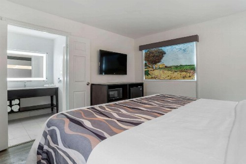 Clarion Inn Montgomery East Monticello Dr - image 9