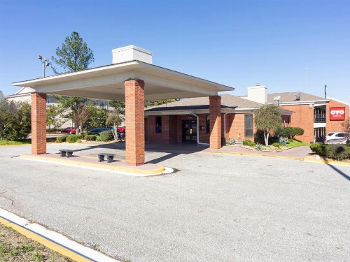 Budgetel Inn And Suits - image 5