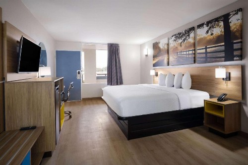 Express Inn East - image 10