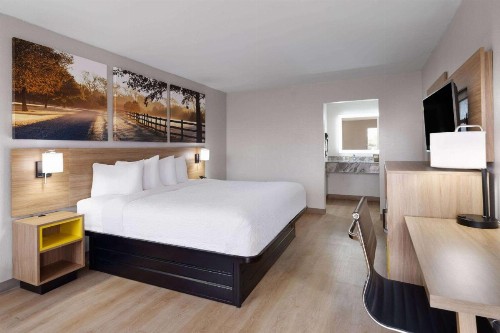 Express Inn East - image 12
